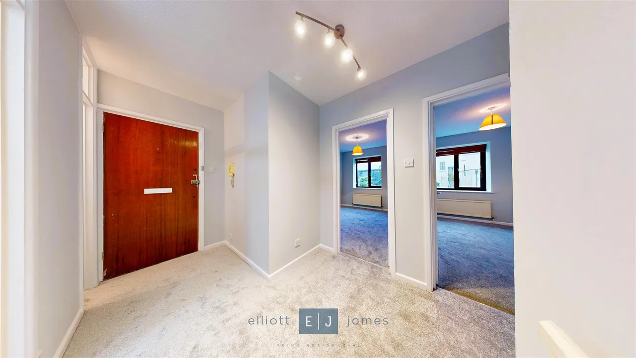 Savill Row, Woodford Green, IG8, photo 3