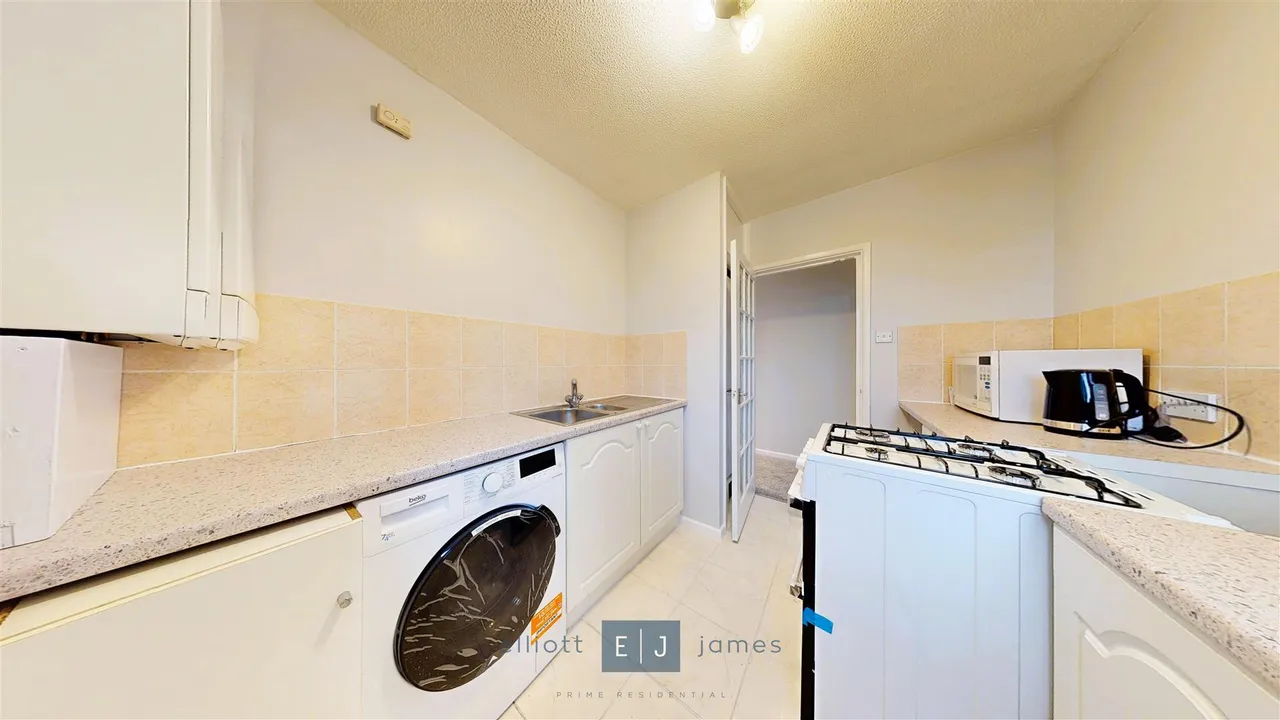 Savill Row, Woodford Green, IG8, photo 4