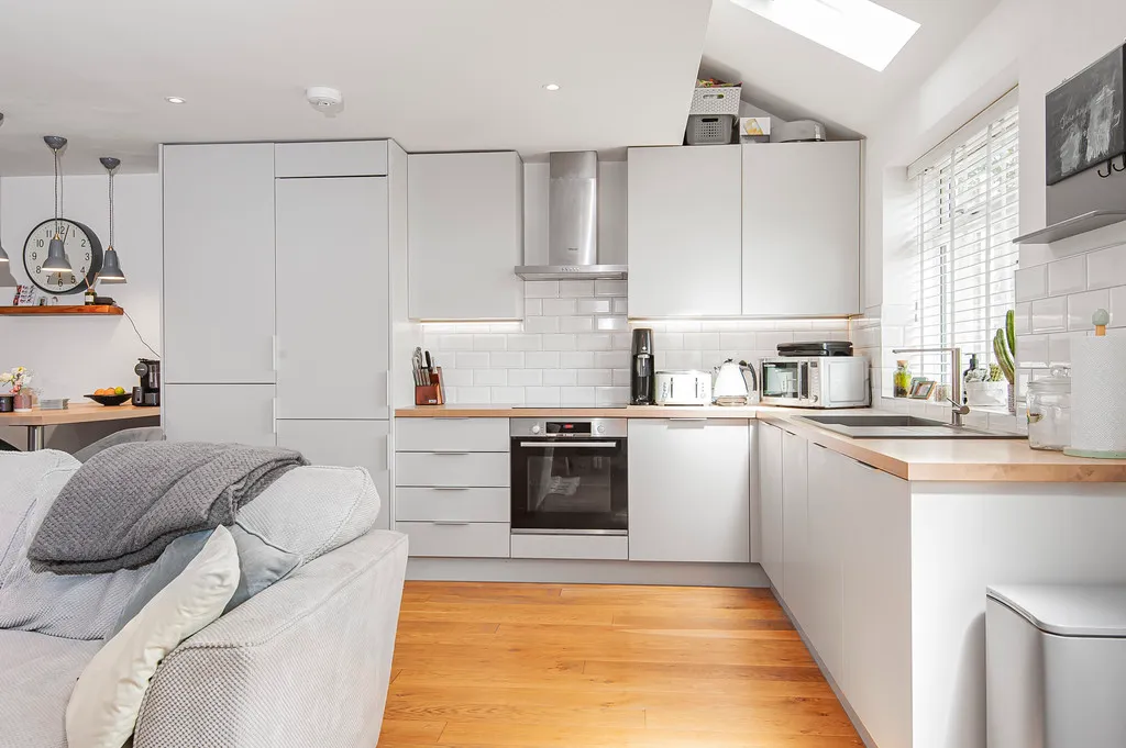 Swakeleys Road, Ickenham, photo 32