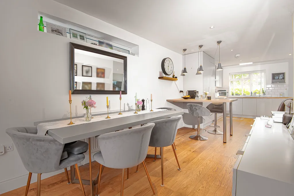 Swakeleys Road, Ickenham, photo 4