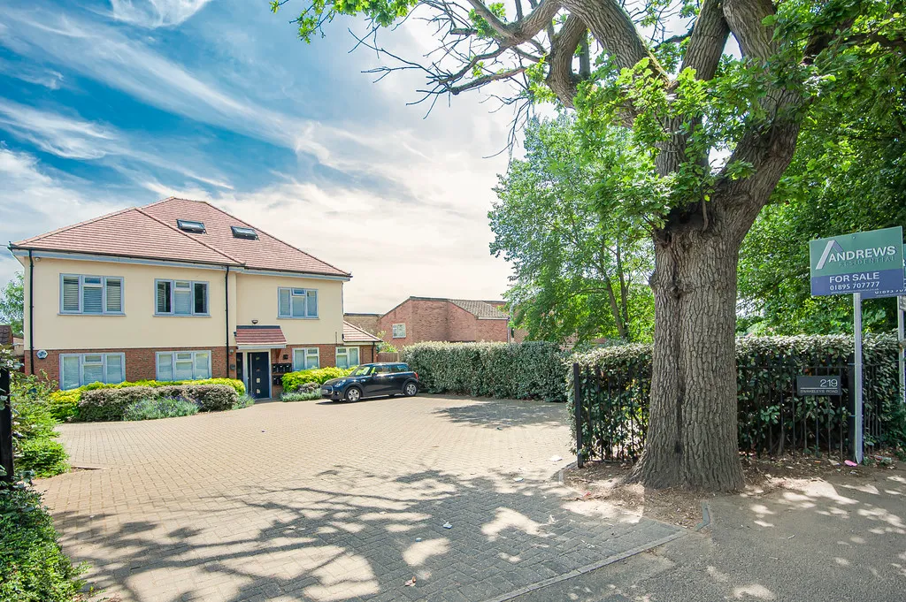 Swakeleys Road, Ickenham, photo 19