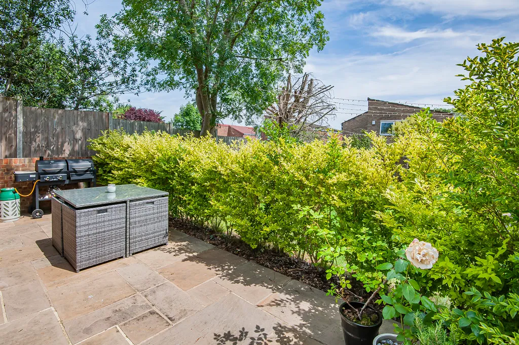 Swakeleys Road, Ickenham, photo 24