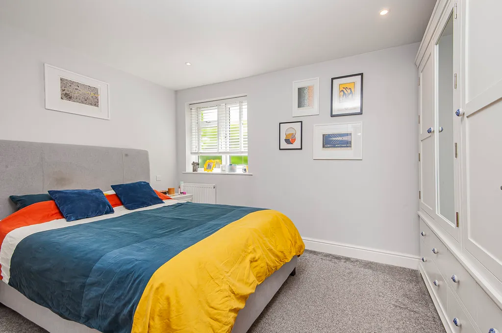 Swakeleys Road, Ickenham, photo 9
