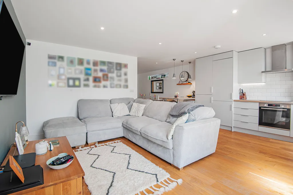 Swakeleys Road, Ickenham, photo 2
