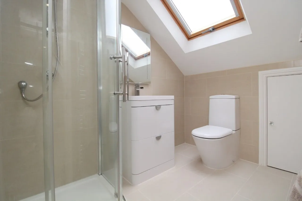 Woodthorpe Road, Ashford, photo 9