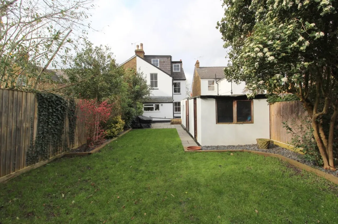 Woodthorpe Road, Ashford, photo 18