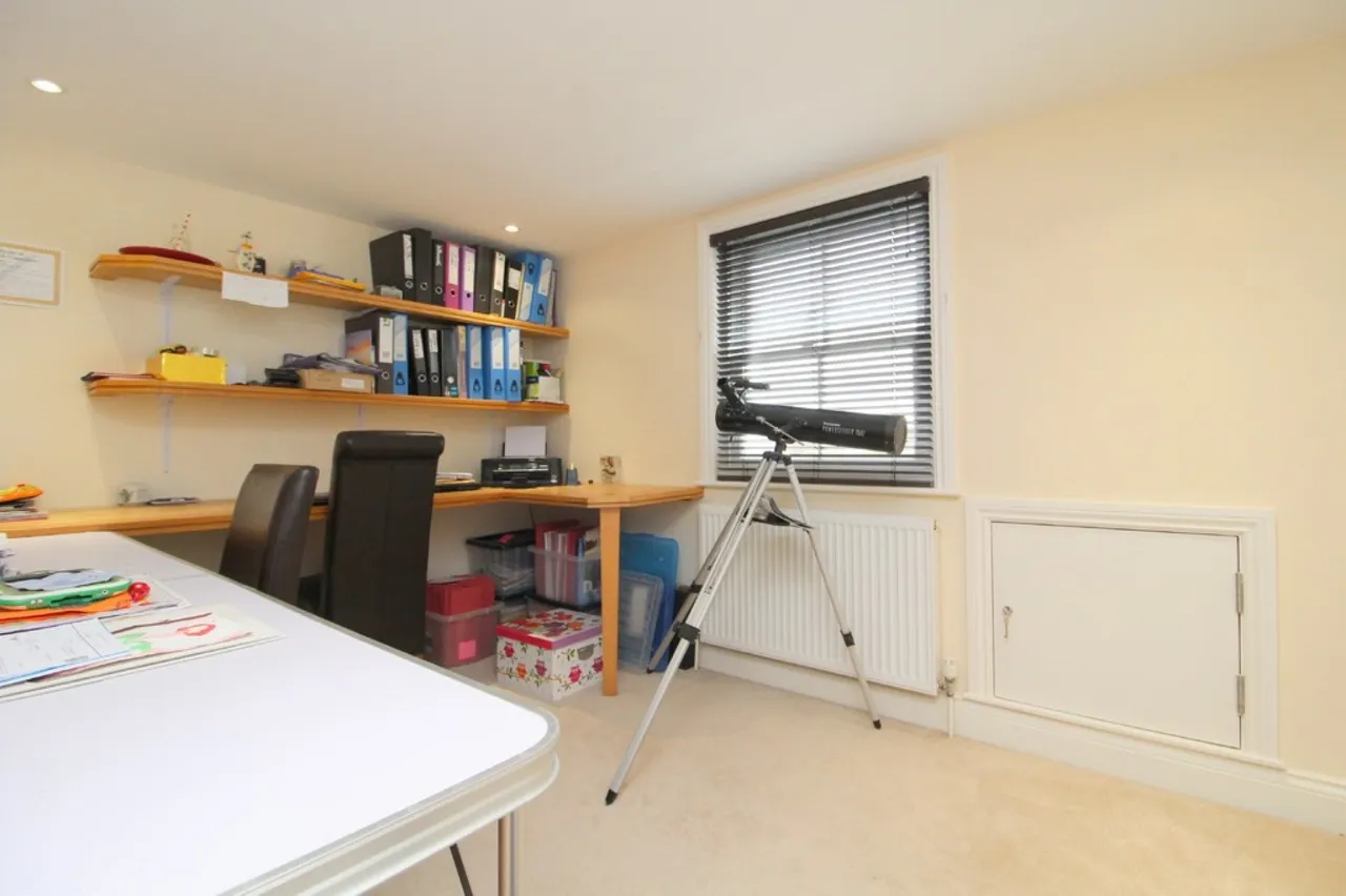 Woodthorpe Road, Ashford, photo 15