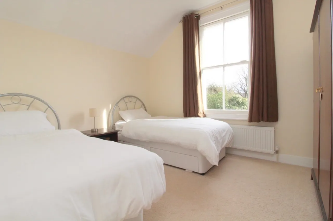 Woodthorpe Road, Ashford, photo 13