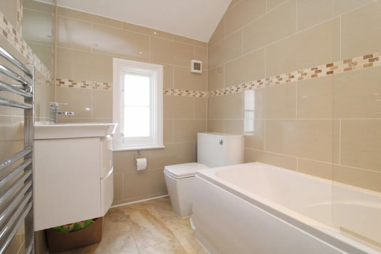 Woodthorpe Road, Ashford, photo 12