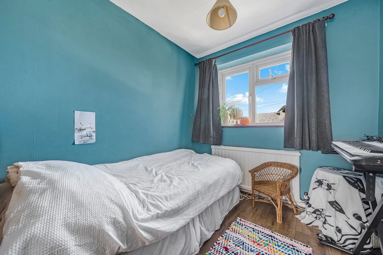 Hurtwood Road, Walton On Thames, KT12, photo 12
