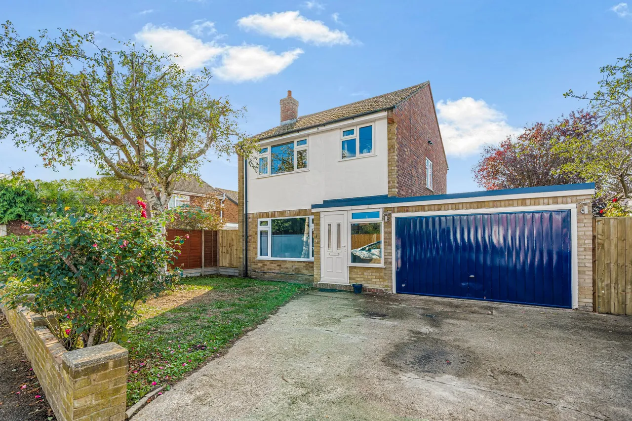 3 bed house for sale, Hurtwood Road, Walton On Thames, KT12