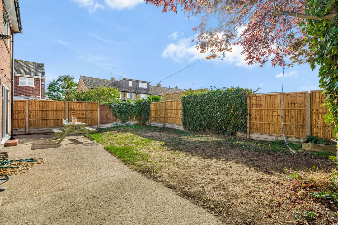 Hurtwood Road, Walton On Thames, KT12, photo 13