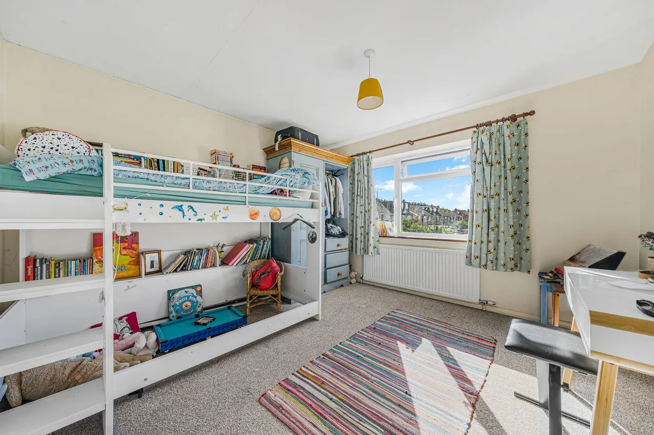 Hurtwood Road, Walton On Thames, KT12, photo 9
