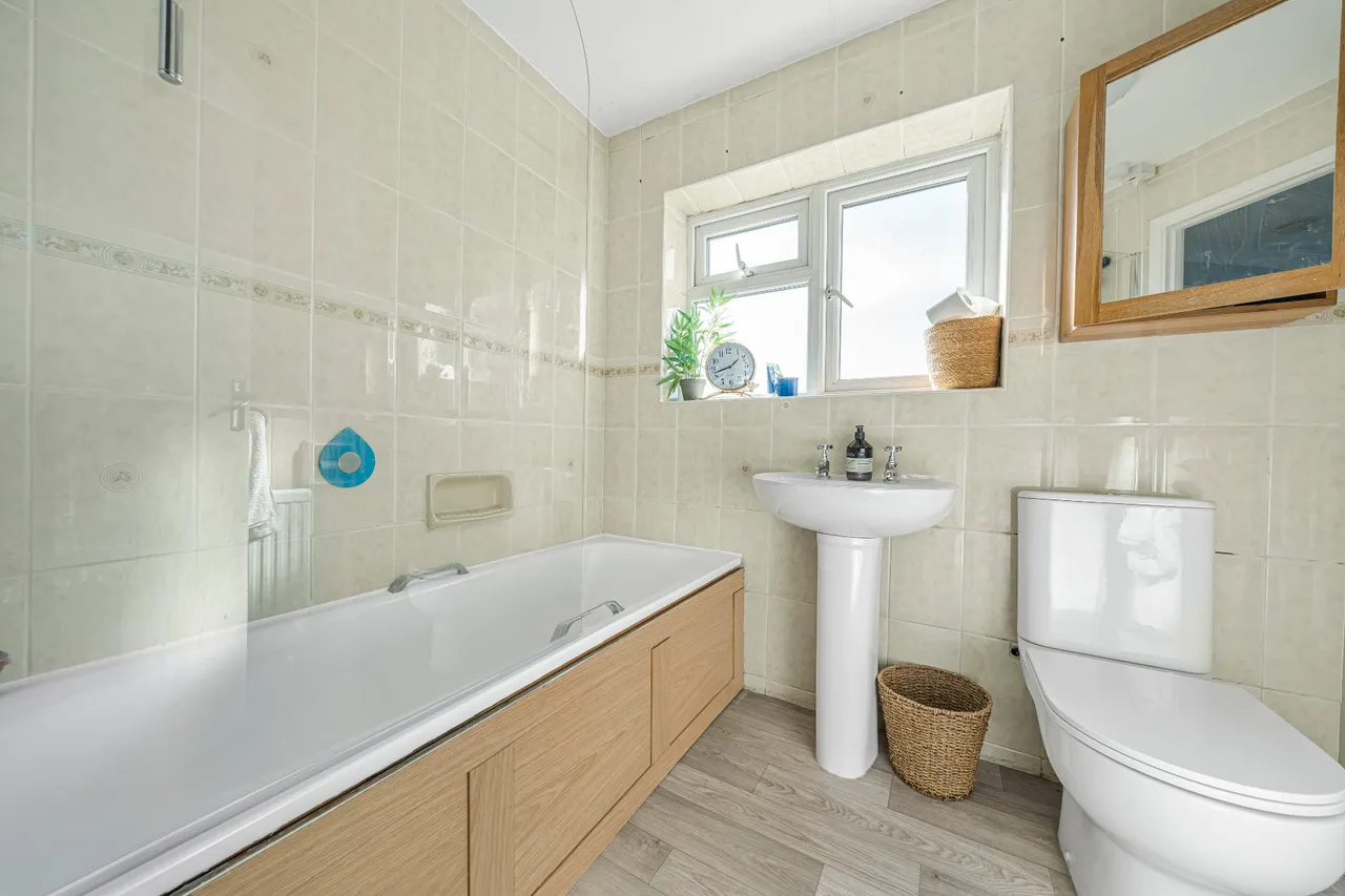 Hurtwood Road, Walton On Thames, KT12, photo 8