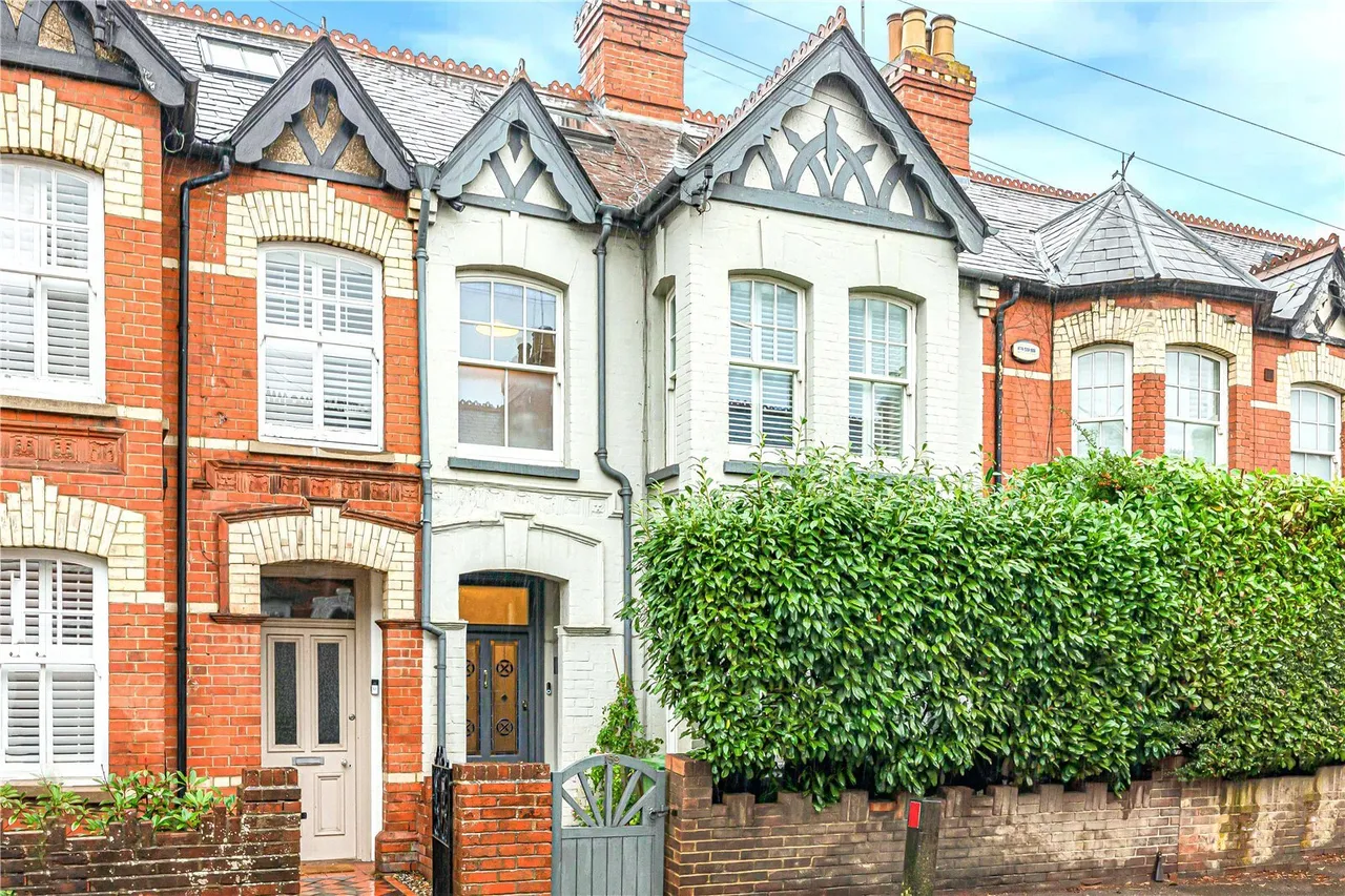 4 bed property for sale, Reading Road, Henley-on-Thames, RG9