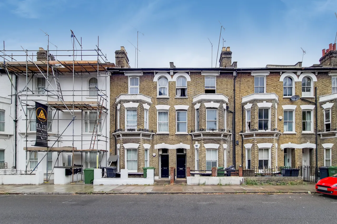 2 bed flat to rent — First Floor, 78 Meadow Road, London