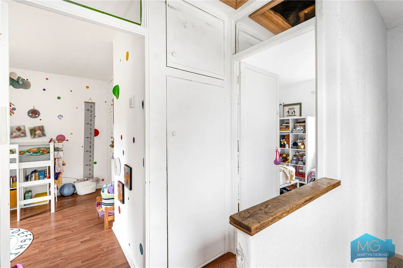 St Martins Close, Enfield, EN1, photo 8