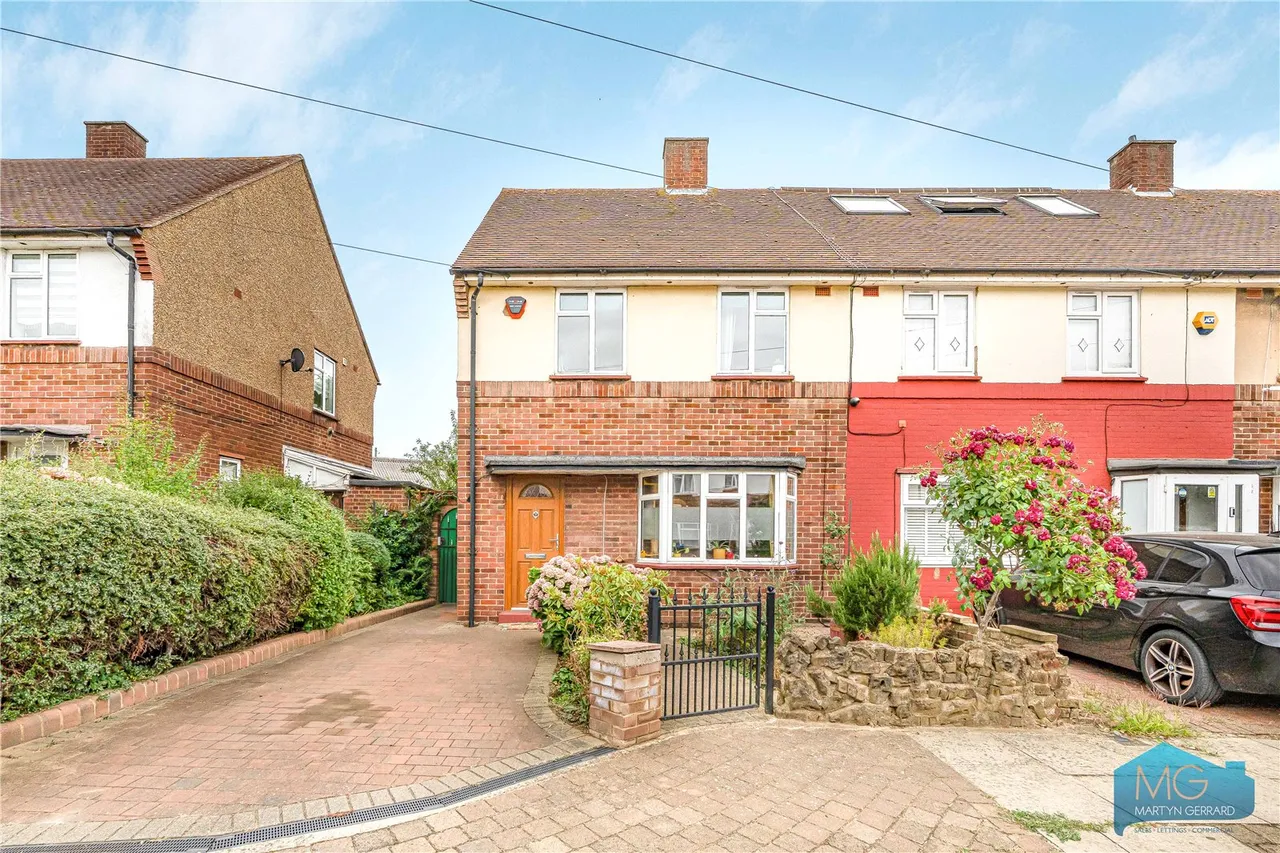 2 bed house for sale, St Martins Close, Enfield, EN1
