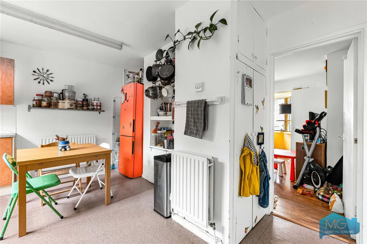 St Martins Close, Enfield, EN1, photo 6