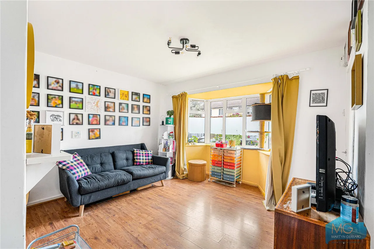 St Martins Close, Enfield, EN1, photo 2