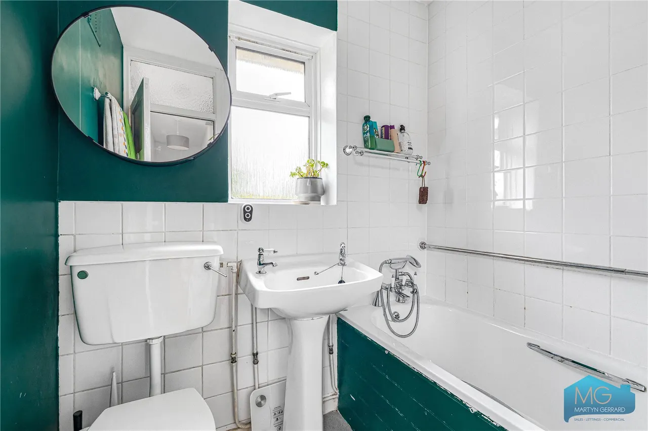 St Martins Close, Enfield, EN1, photo 14