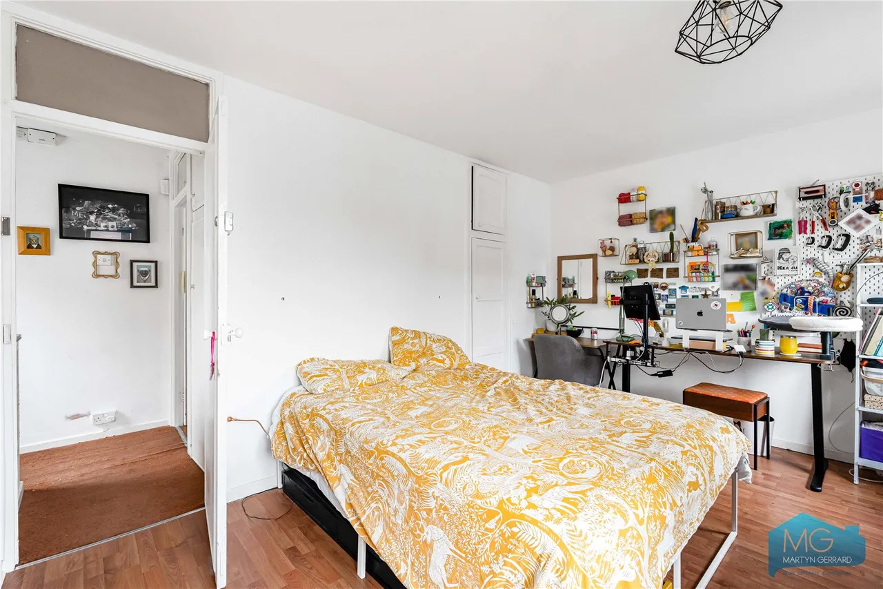St Martins Close, Enfield, EN1, photo 12