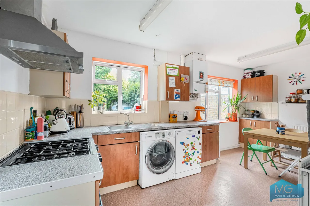 St Martins Close, Enfield, EN1, photo 5