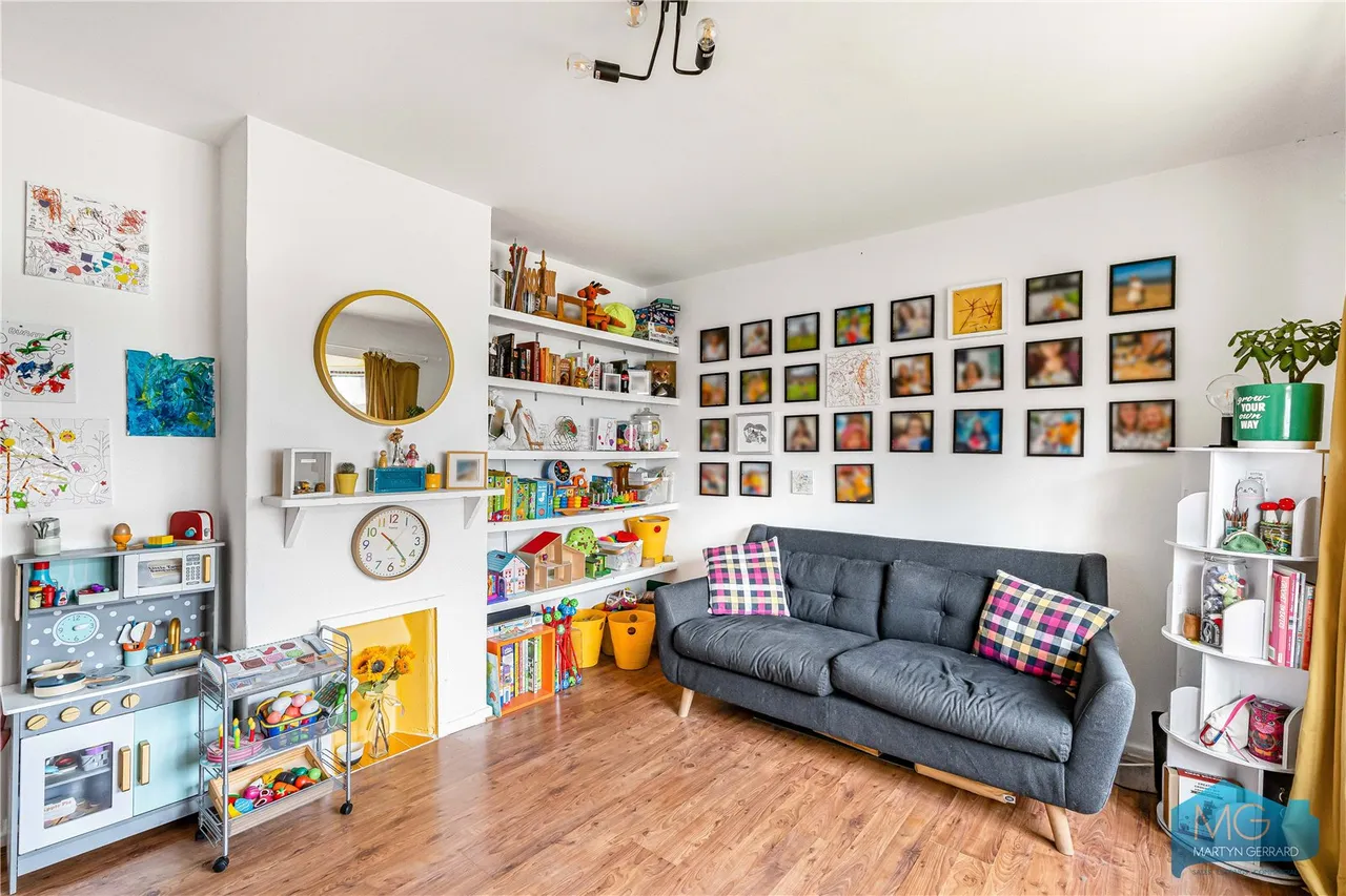 St Martins Close, Enfield, EN1, photo 4