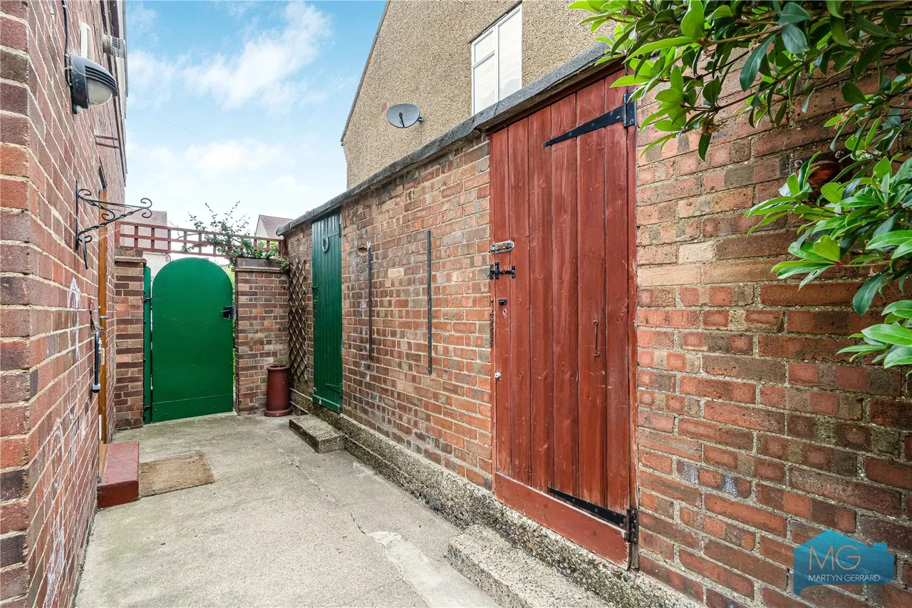 St Martins Close, Enfield, EN1, photo 20