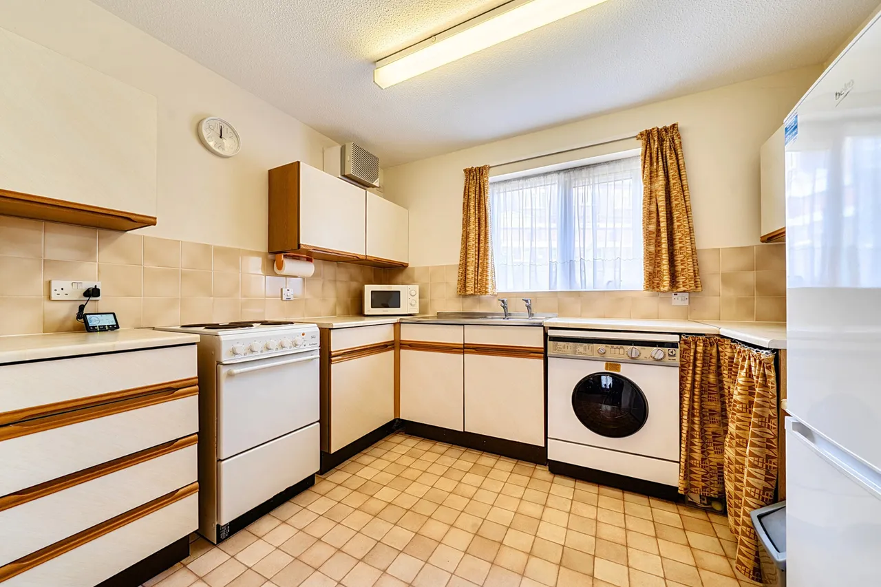 Windsor Close, Northwood, HA6, photo 5