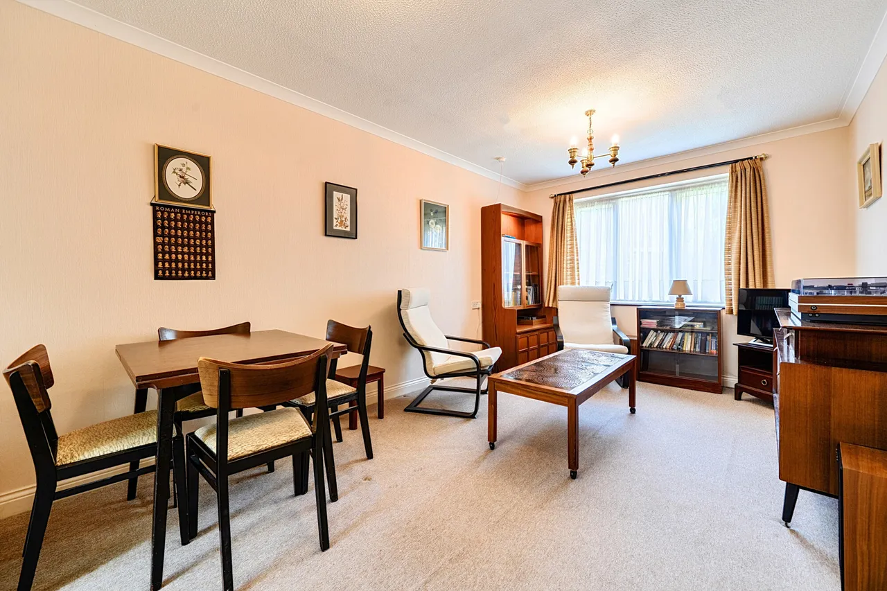 Windsor Close, Northwood, HA6, photo 15