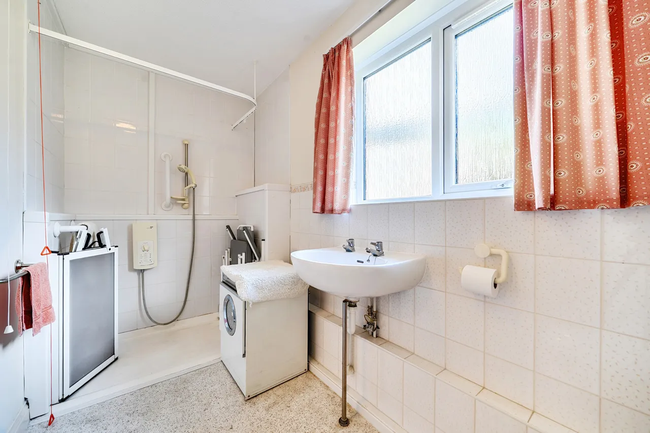 Windsor Close, Northwood, HA6, photo 17