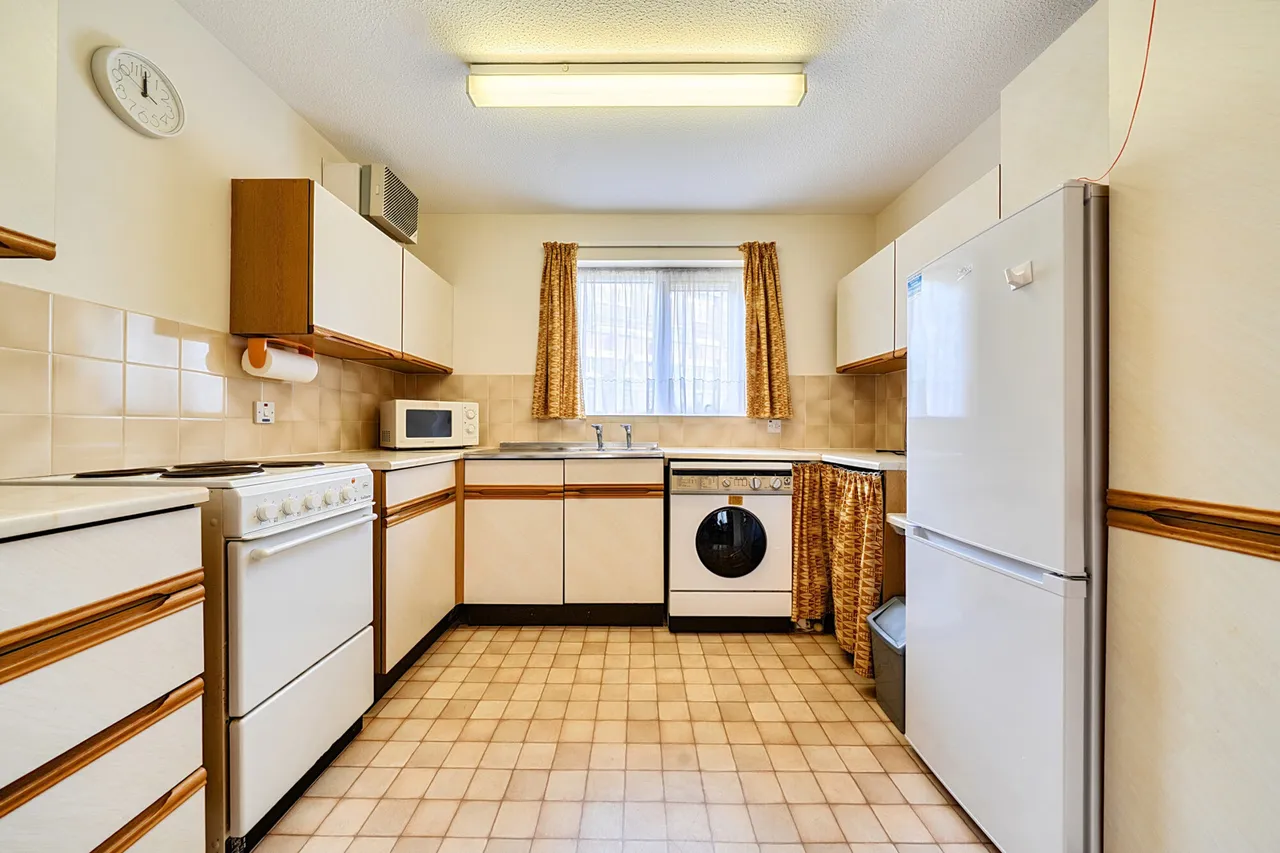 Windsor Close, Northwood, HA6, photo 13