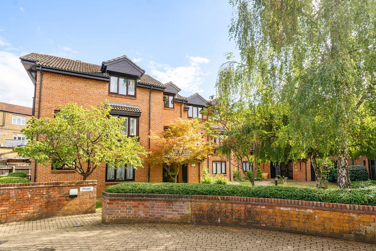 1 bed flat for sale, Windsor Close, Northwood, HA6