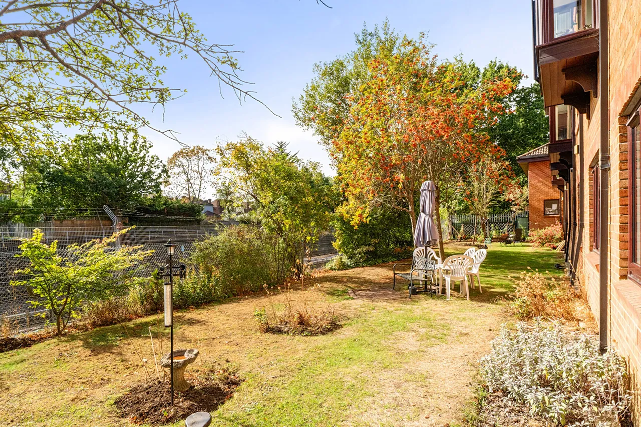Windsor Close, Northwood, HA6, photo 10