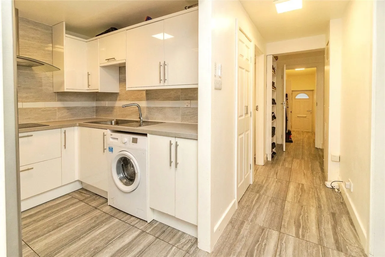 Conniburrow Boulevard, Conniburrow, Milton Keynes, Buckinghamshire, MK14, photo 10