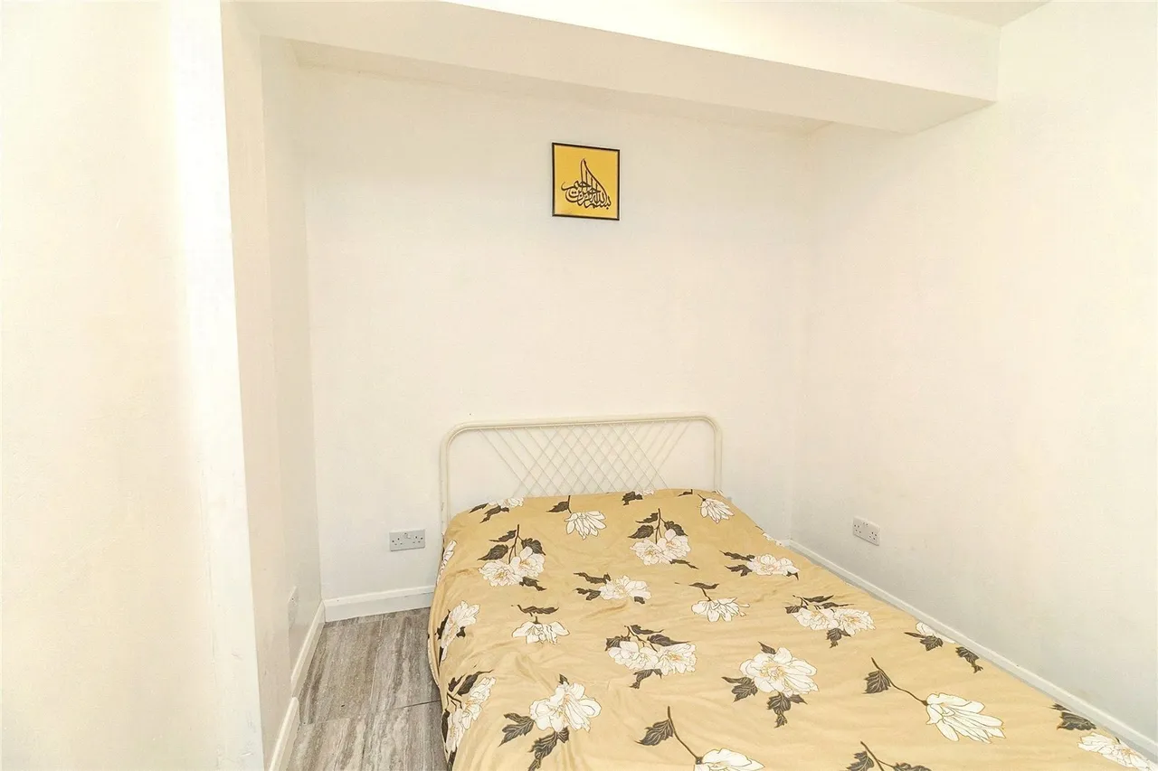 Conniburrow Boulevard, Conniburrow, Milton Keynes, Buckinghamshire, MK14, photo 17