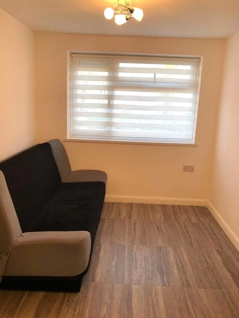 Conniburrow Boulevard, Conniburrow, Milton Keynes, Buckinghamshire, MK14, photo 19