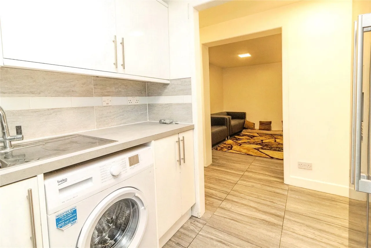 Conniburrow Boulevard, Conniburrow, Milton Keynes, Buckinghamshire, MK14, photo 12