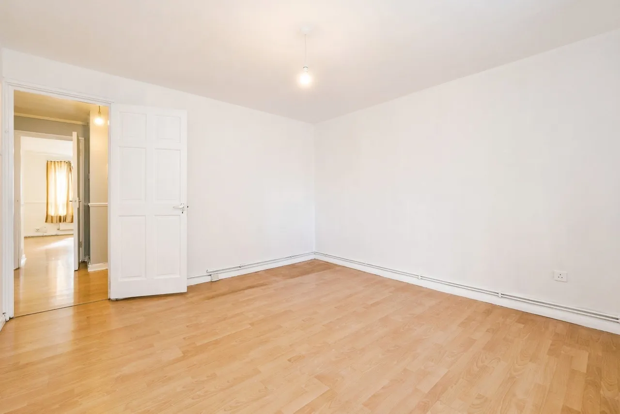 Moore Walk, London, E7, photo 8