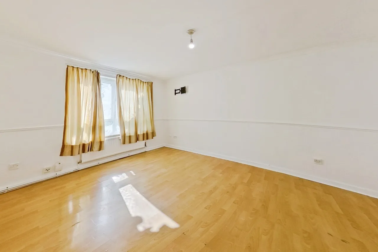 Moore Walk, London, E7, photo 2