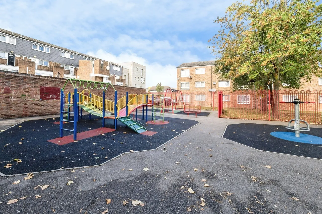 Moore Walk, London, E7, photo 14