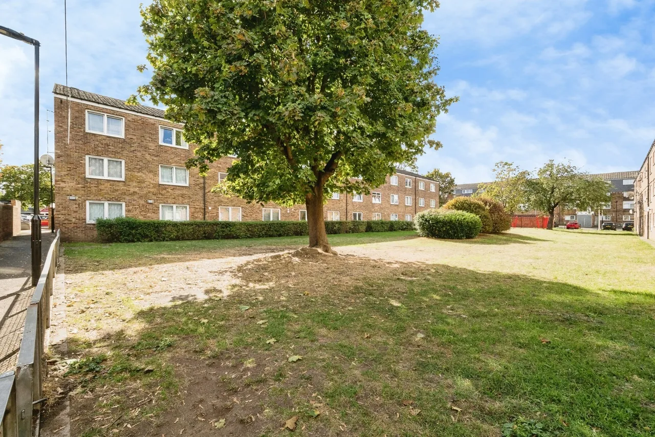 Moore Walk, London, E7, photo 15