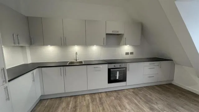 London Road, Camberley, GU15, photo 3