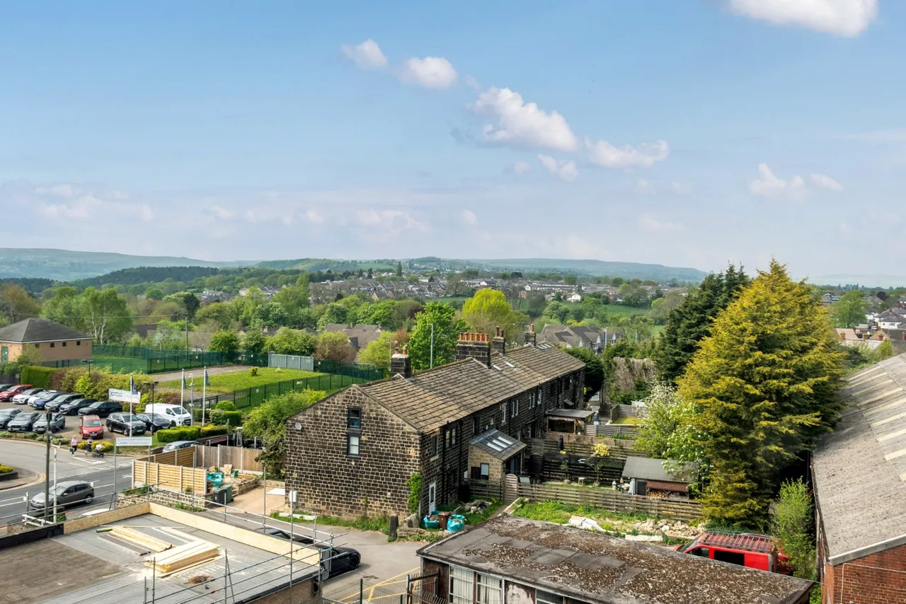 Green Lane, Yeadon, LS19, photo 11