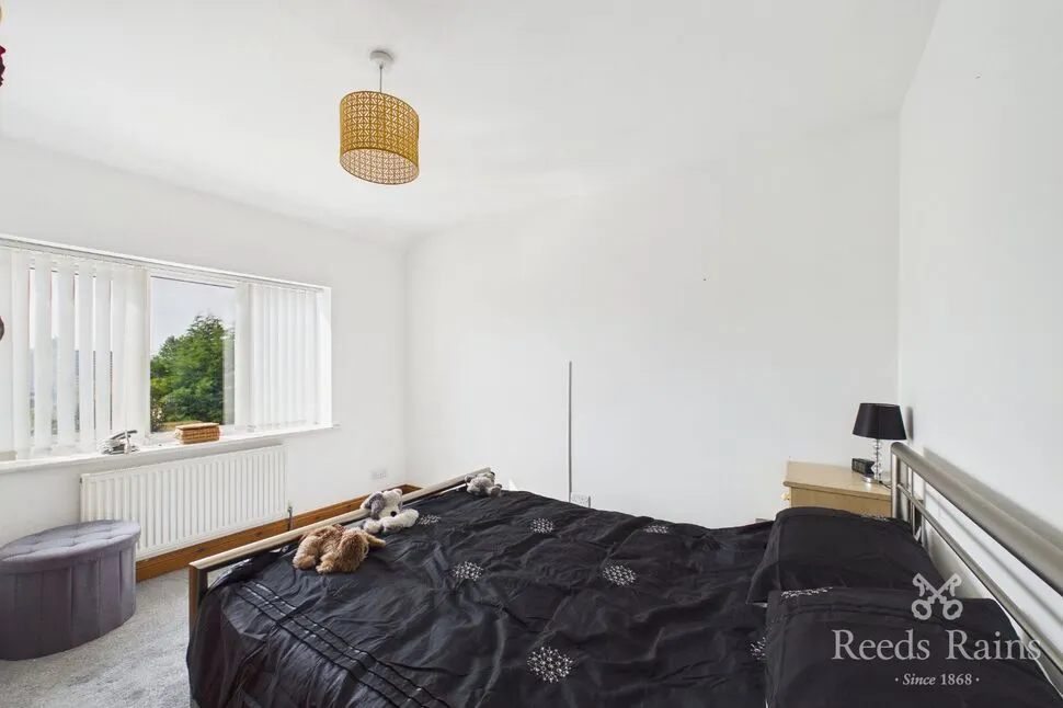 Woodfield Avenue, Hyde, SK14, photo 9