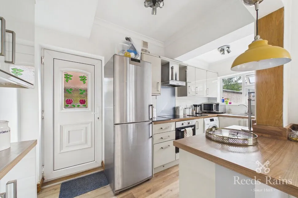 Woodfield Avenue, Hyde, SK14, photo 6