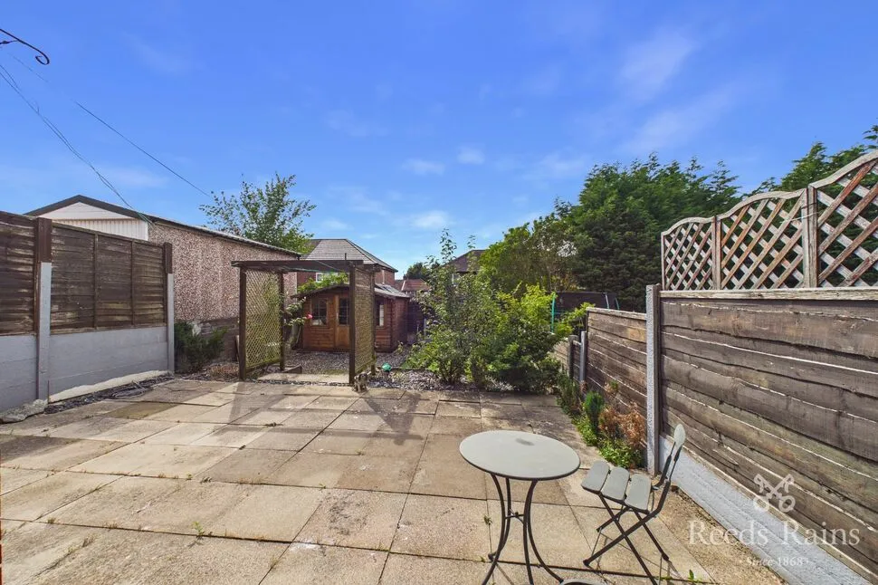 Woodfield Avenue, Hyde, SK14, photo 7