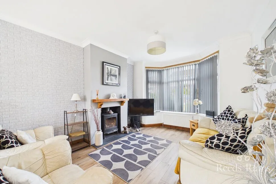 Woodfield Avenue, Hyde, SK14, photo 2