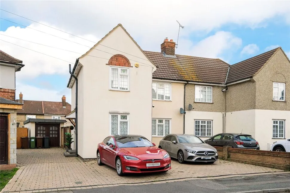 3 bed house for sale, MacDonald Avenue, Dagenham, RM10